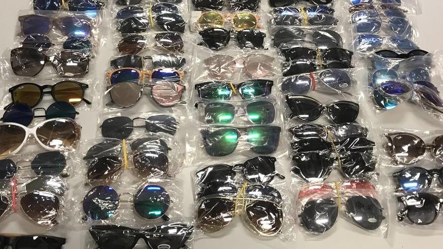 Denunciato venditore di merce contraffatta