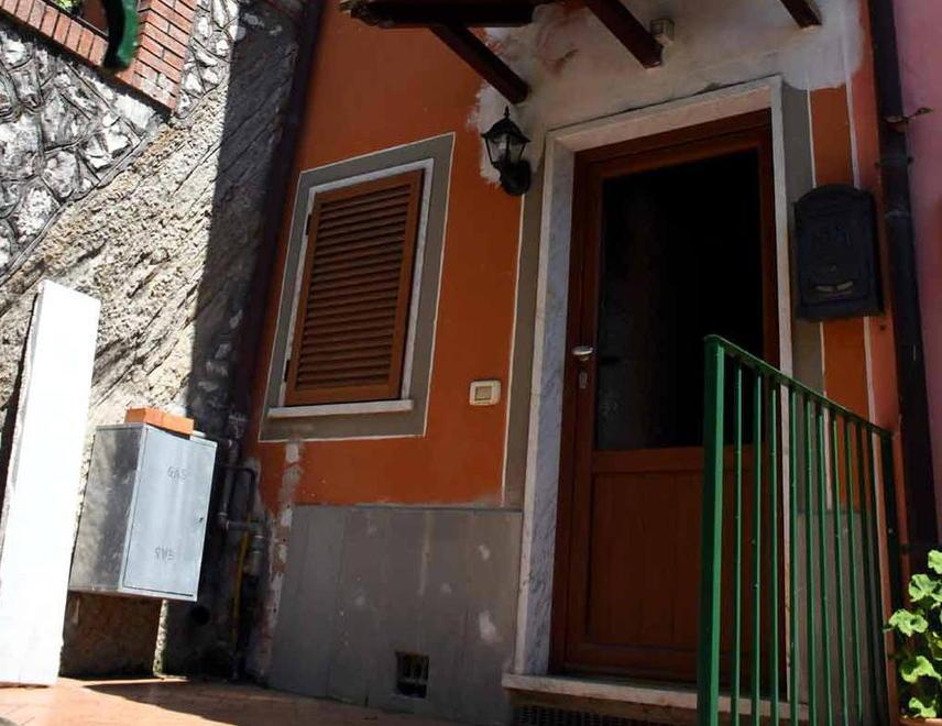 Nel paesino dell'uomo del missile: «Un tipo un po’ strano, veniva con la madre» 
