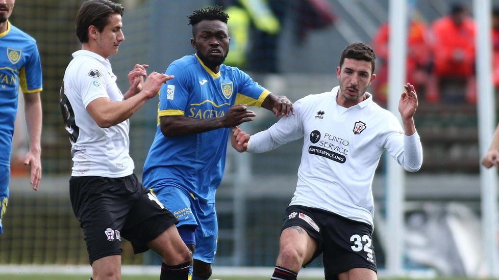 Gli azzurri puntano su Baclet Si cercano rinforzi in difesa