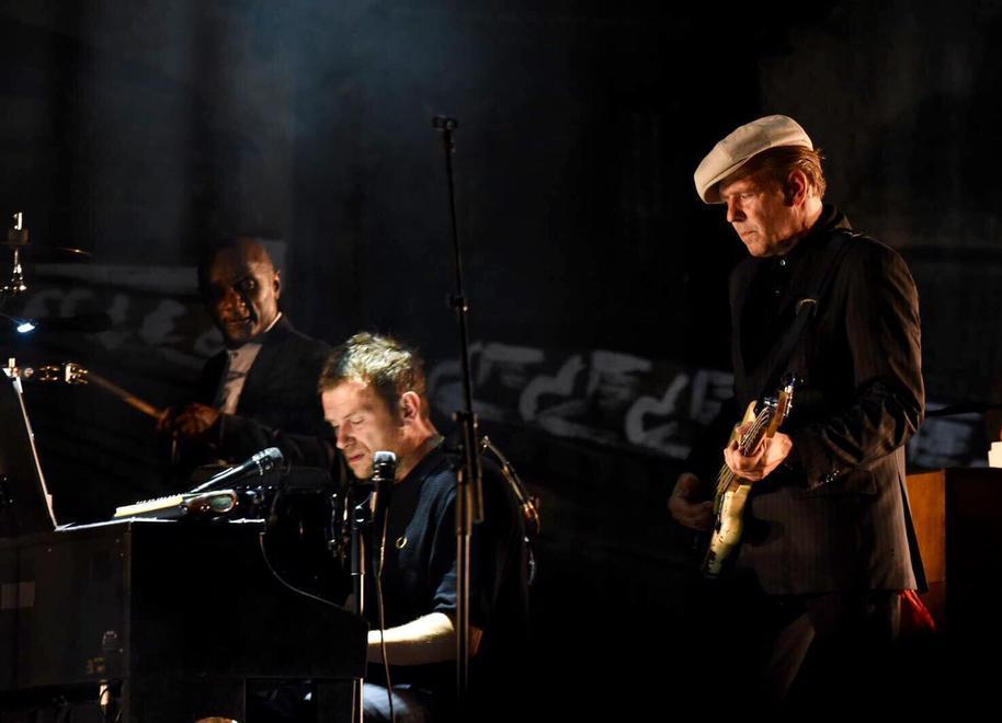 Sound ipnotico e “post Brexit” con Albarn 