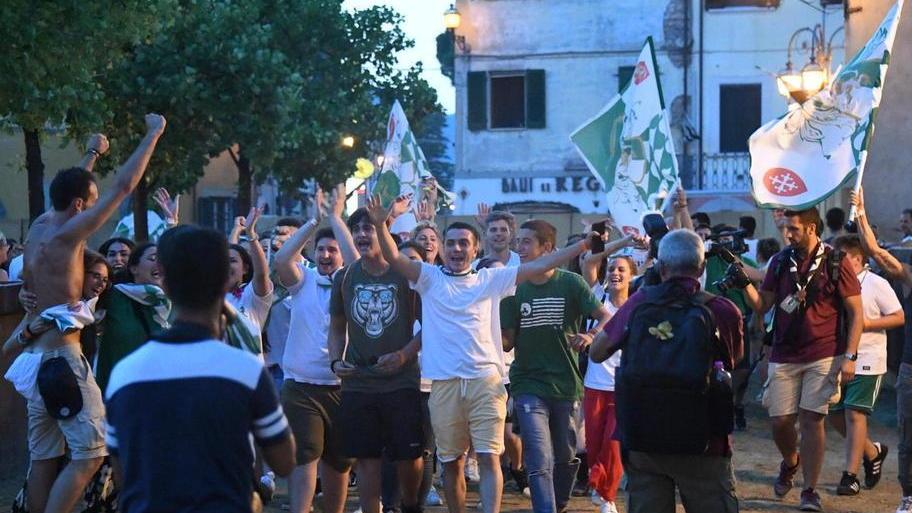 Alle stelle la febbre da Palio la sfida è tra nove contrade