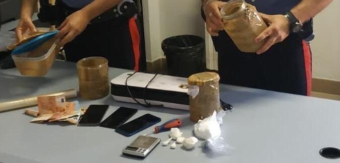Arrestato spacciatore con cocaina e contanti Era evaso dai domiciliari 