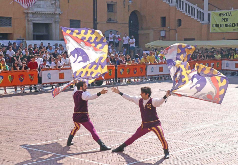 La Tenzone argentea riempie gli alberghi «Vogliamo più Palio» 