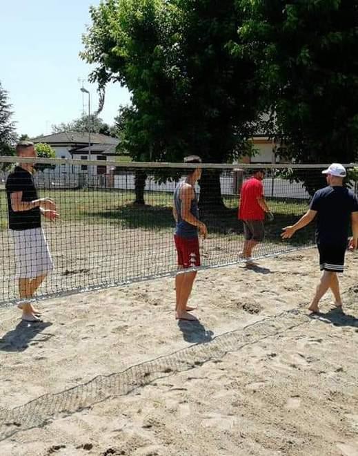 Rinati i campi da beach grazie ai volontari «Ora tocca al Comune»