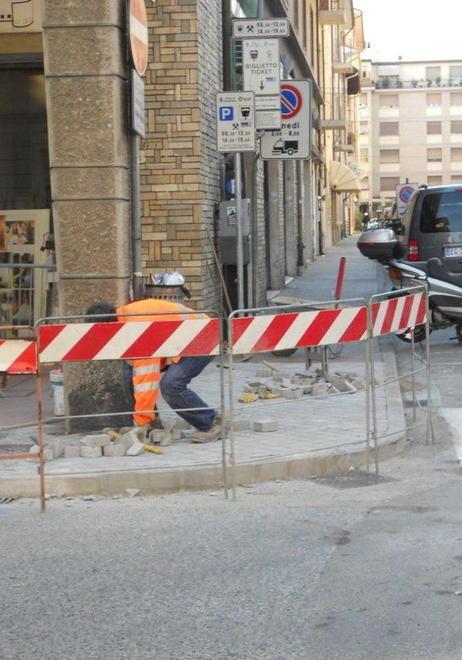 Marciapiede nuovo anti-disabile 