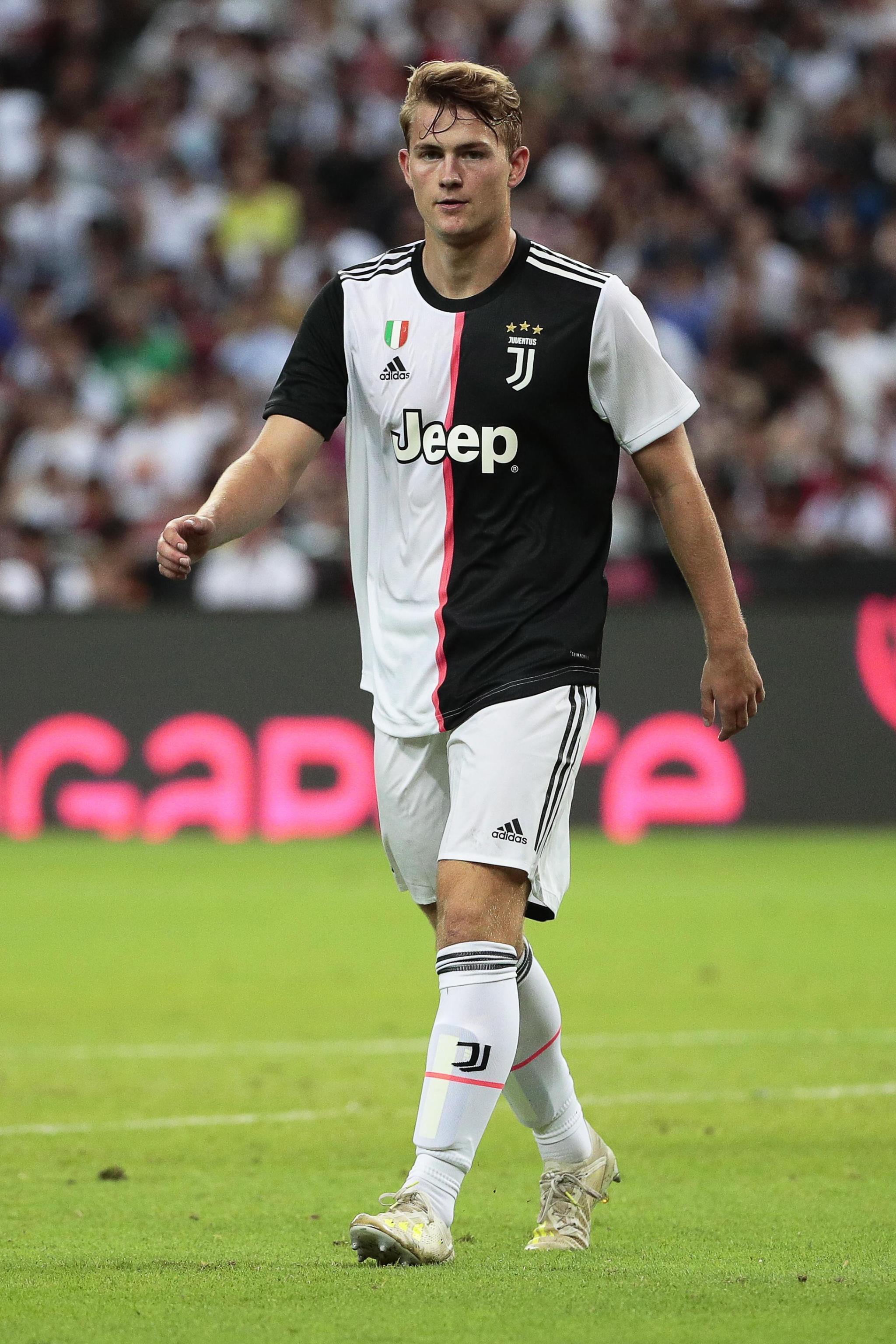Matthijs de Ligt in campo a Singapore con la Juventus