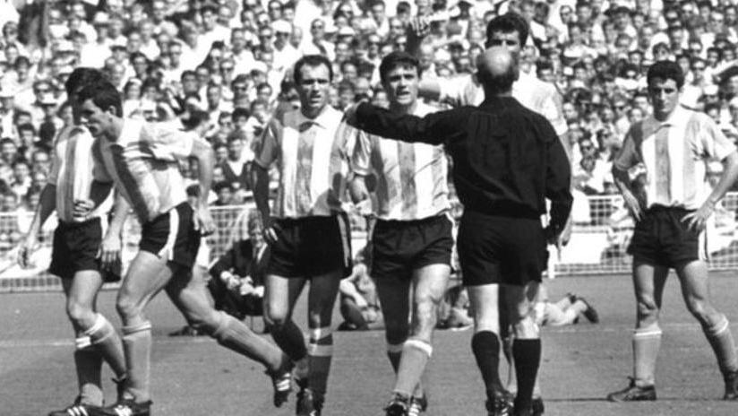 A un semaforo di Londra nacquero i “cartellini”