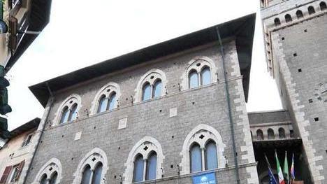 Il palazzo comunale di Piombino (foto Paolo Barlettani)