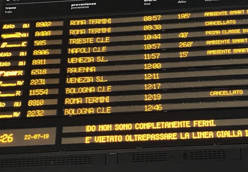 Caos treni: ritardi, disagi e cancellazioni per un incendio a Firenze