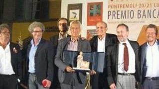 Al centro della foto Paolo Paci, vincitore del Bancarella Sport, con libro dedicato al Monte Bianco