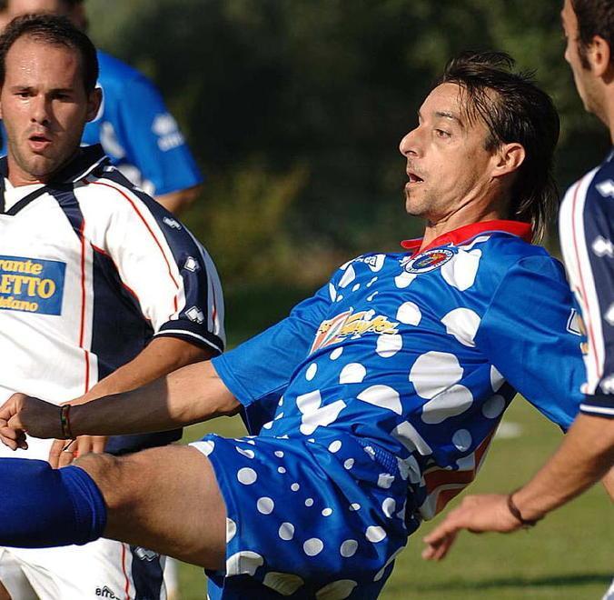 A 47 anni Max Magnani ha detto stop al calcio, carriera straordinaria con 300 gol all’attivo 