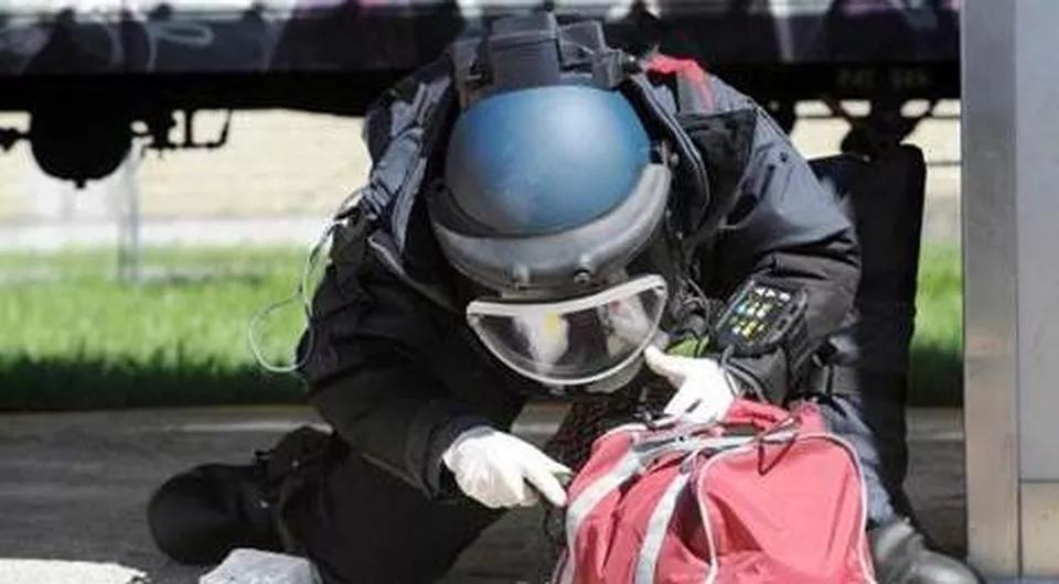 Bomba a Firenze, tre anarchici condannati per il ferimento dell'agente