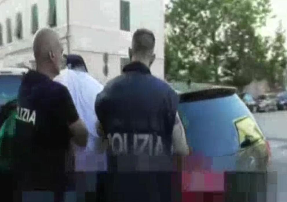 Uno degli arrestati della Squadra mobile di Livorno