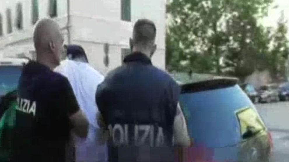 Uno degli arrestati della Squadra mobile di Livorno