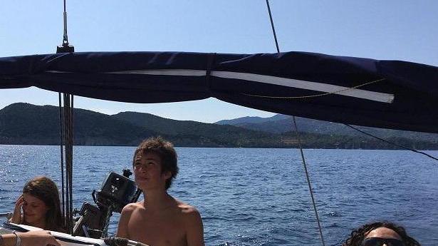Nelle insenature di Capo Stella il lavoro non manca ma c’è meno plastica