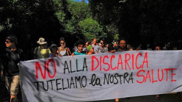 «Danni per 30mila euro» Livrea batte cassa il comitato non si piega