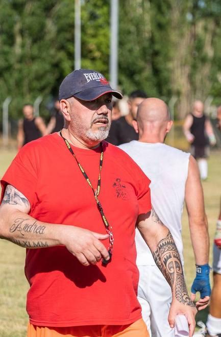 Il calcio storico tra amici di palestra aiuta l’associazione Ortolani coraggiosi 