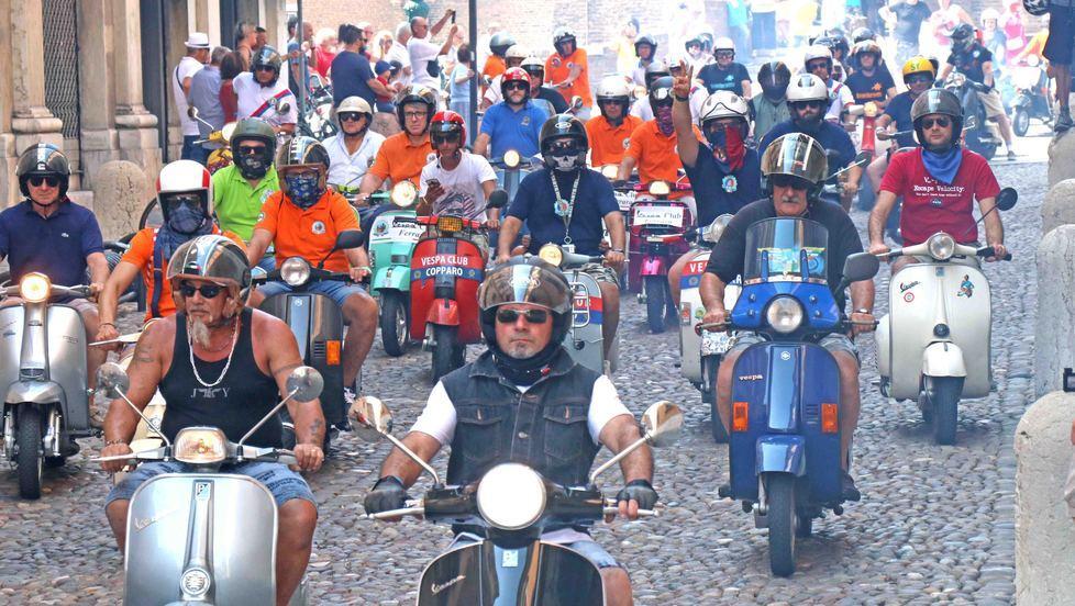 Da Vacanze Romane alla moto-insetto Tutti i volti della Vespa