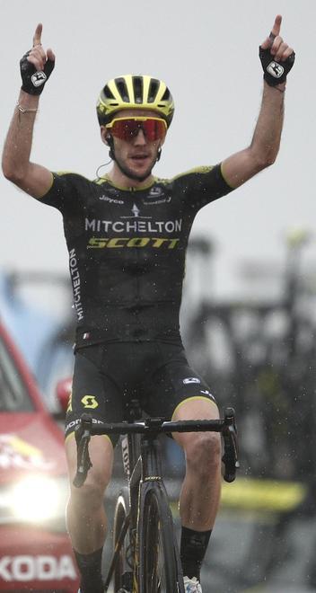 Yates fa doppietta, Pinot manda in crisi Alaphilippe