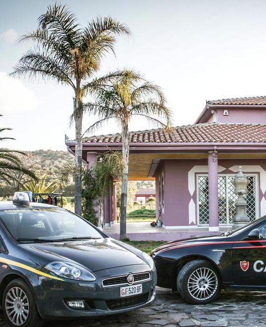 Alasia, confiscate le villette al clan familiare pericoloso: in 12 sono “sorvegliati speciali” 