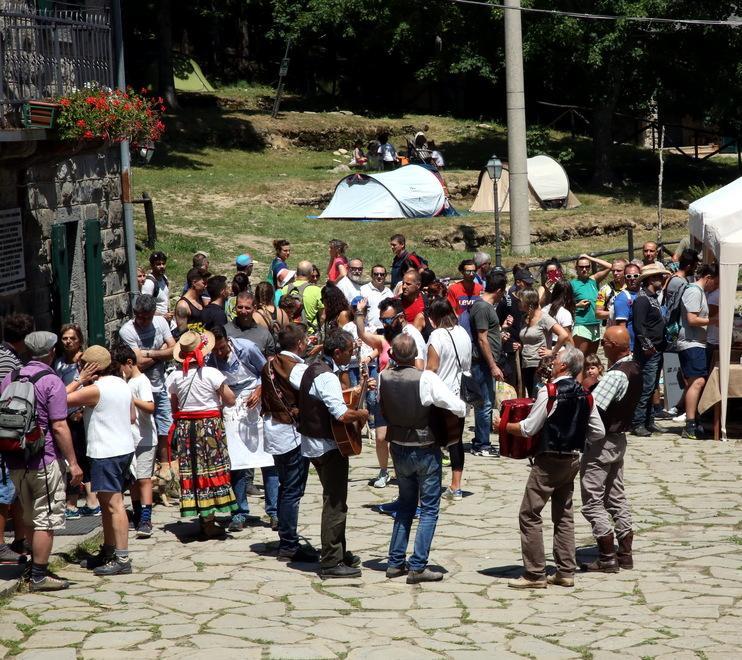 Borgate Ospitali a Fanano, migliaia di turisti tra i boschi gustando le bontà