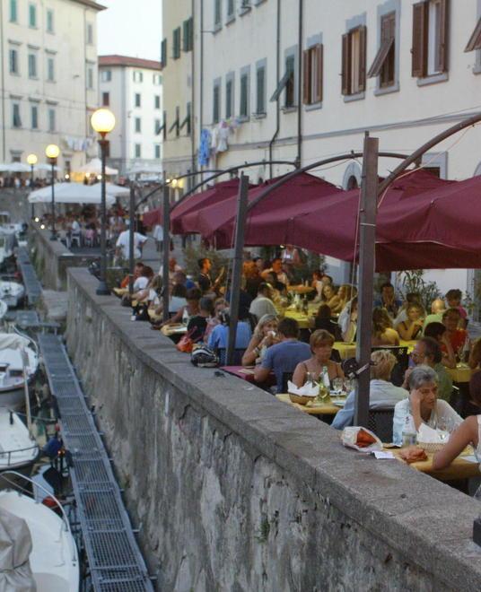 Livorno sta scoprendo la sua anima turistica ma occhio che non diventi un mangimificio