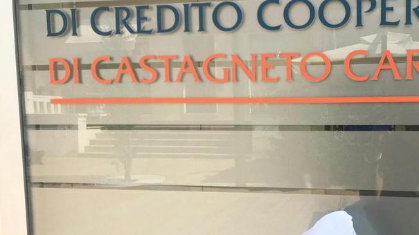 Bancomat fuori uso da cinque giorni, fioccano le proteste