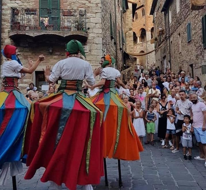 Dal Chiostro al borgo tra gastronomia e giochi nel segno della storia 