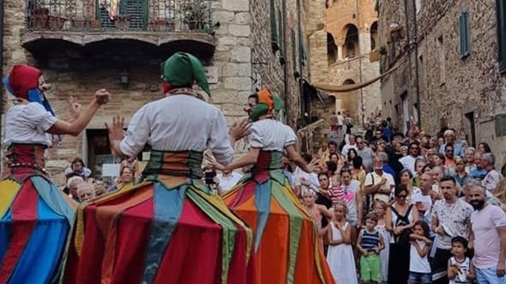 Dal Chiostro al borgo tra gastronomia e giochi nel segno della storia