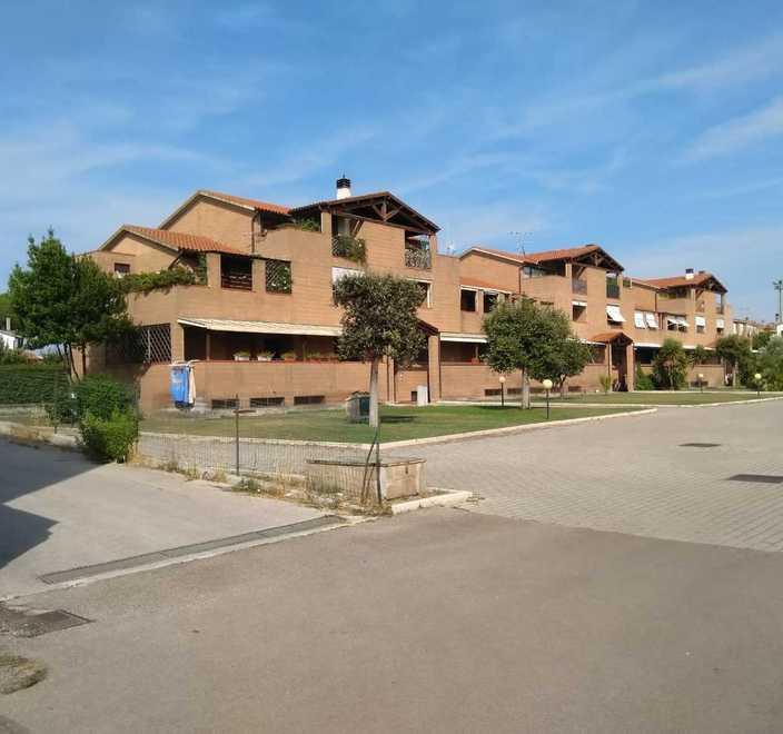 «Ripetuti black out alle 21» Disagi per famiglie e aziende 
