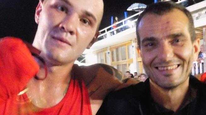 La potenza di Sannino illumina la notte: con Pugni Amaranto è sempre spettacolo