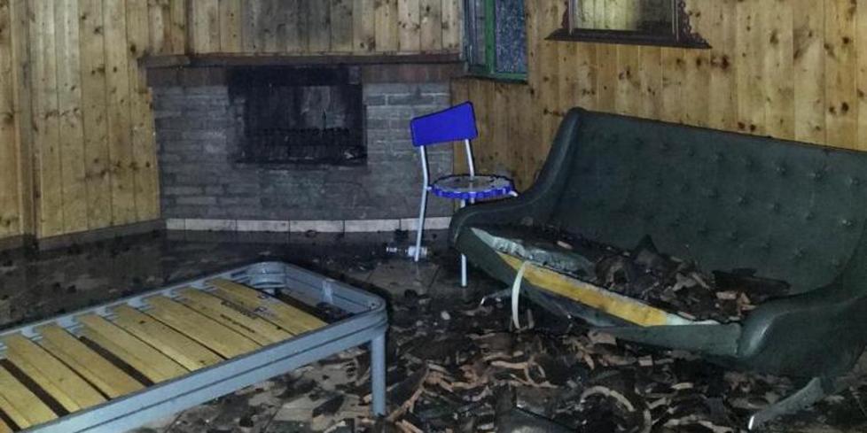 Un cortocircuito distrugge una casa nel campo nomadi 