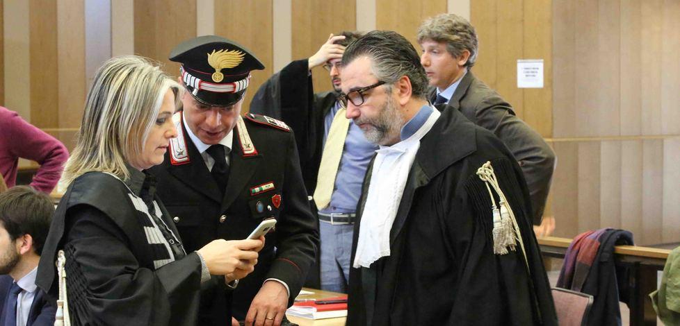 “Traditori di Stato” Il Governo incalzato per la sua assenza 