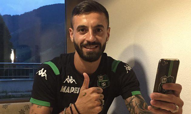 Sassuolo, Caputo svela: «Quando segno faccio finta di bere una delle mie birre»
