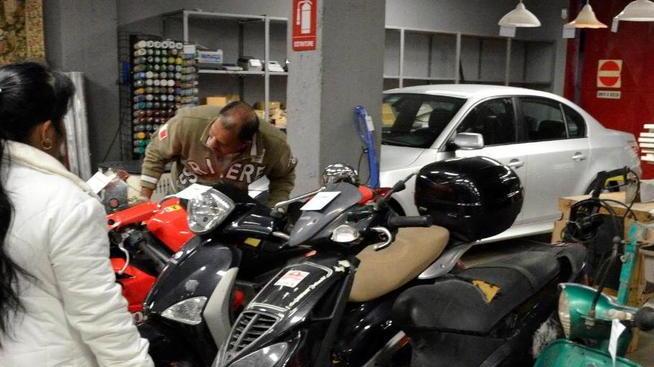 Auto al prezzo base di 5 euro all’asta è boom di compratori