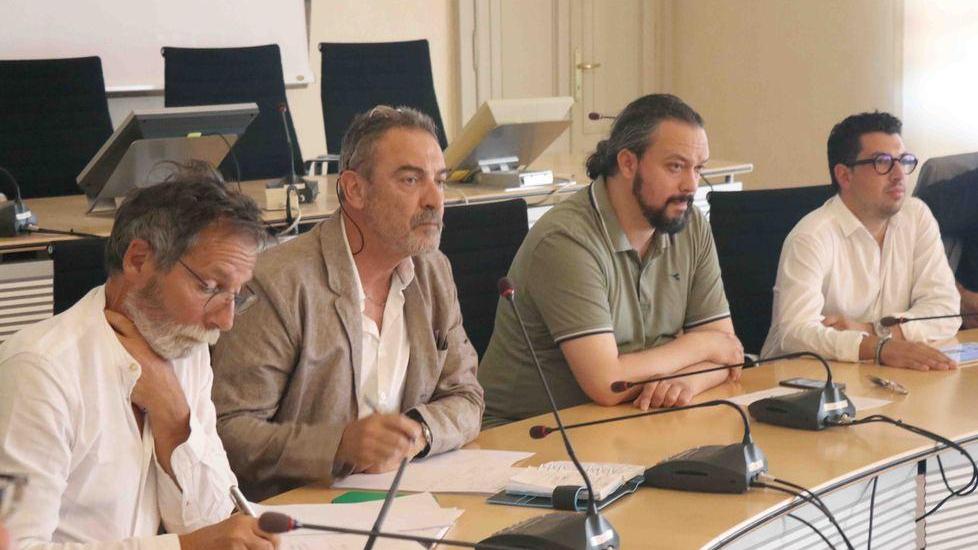 Sanità. Via libera ai bilanci di Asl e Sant’Anna. Sindacati inviperiti: diritti “diseguali”