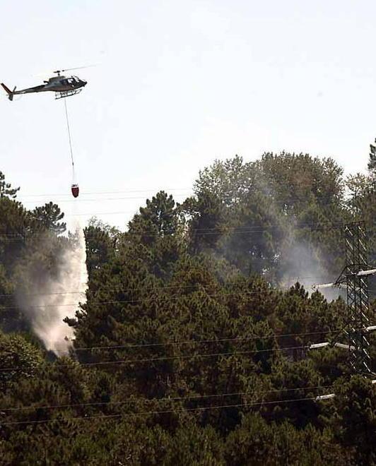 Incendio in collina a Biancolino Intervengono due elicotteri 