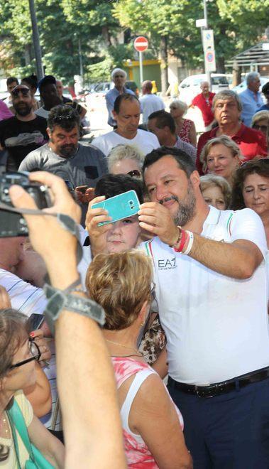 Affidi, Salvini a Bibbiano «Niente pace se i bimbi non torneranno a casa» 