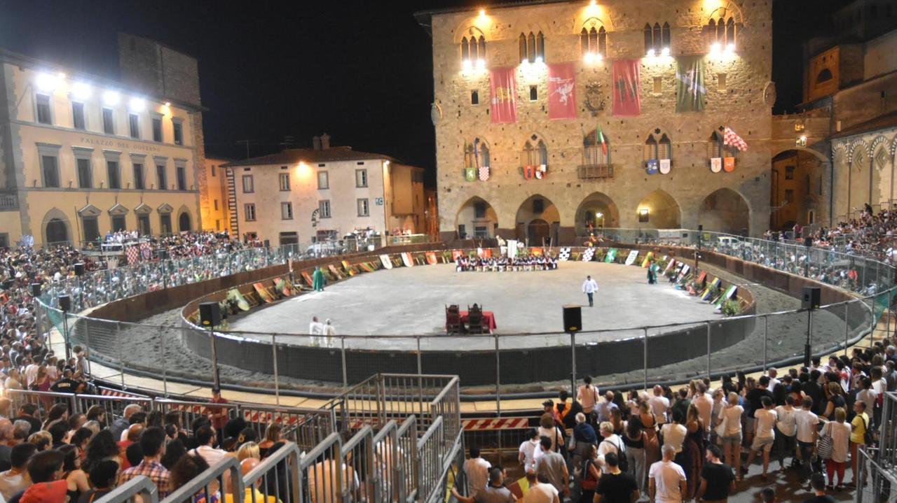 Tutti in piazza per la Giostra dell’Orso: è l’ora della sfida