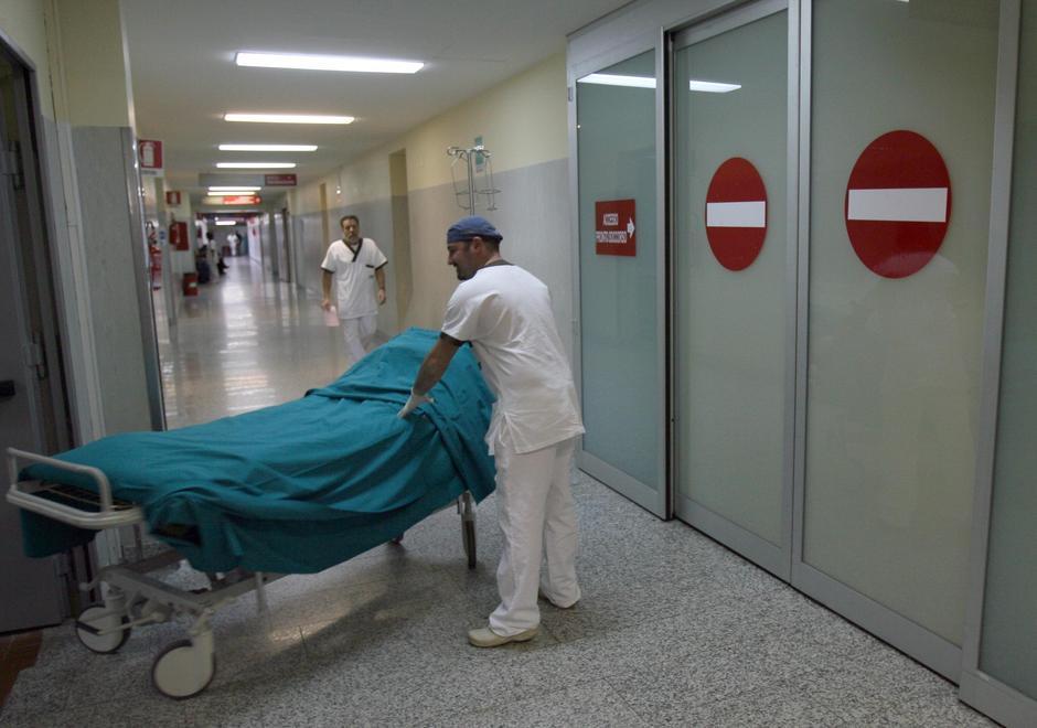 È ricoverata dopo un’emorragia cerebrale ma le tocca comprarsi il farmaco salvavita 