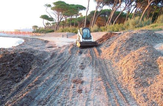 Ripascimento iniziato a Mazzanta e Vada, a rischio la spiaggia libera di Rosignano 
