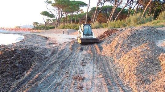 Ripascimento iniziato a Mazzanta e Vada, a rischio la spiaggia libera di Rosignano