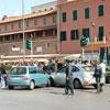 Scontro ai Quattro Mori, resta incastrato nell’auto 