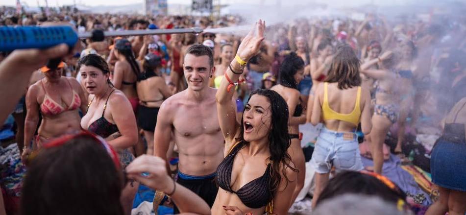 Un'immagine del Jova Beach Party a Marina di Cerveteri (foto dalla pagina Facebook ufficiale di Jovanotti)