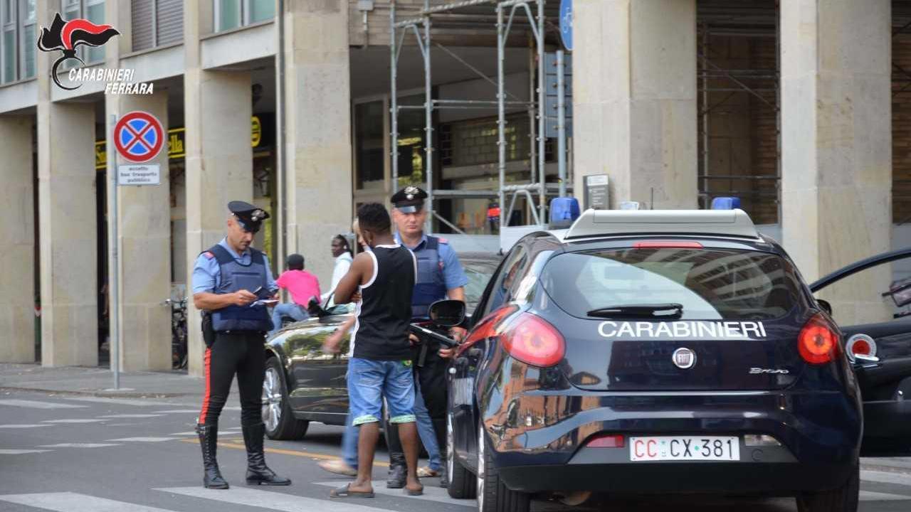 Sorpresi con la droga, ingoiano gli ovuli. Arrestati