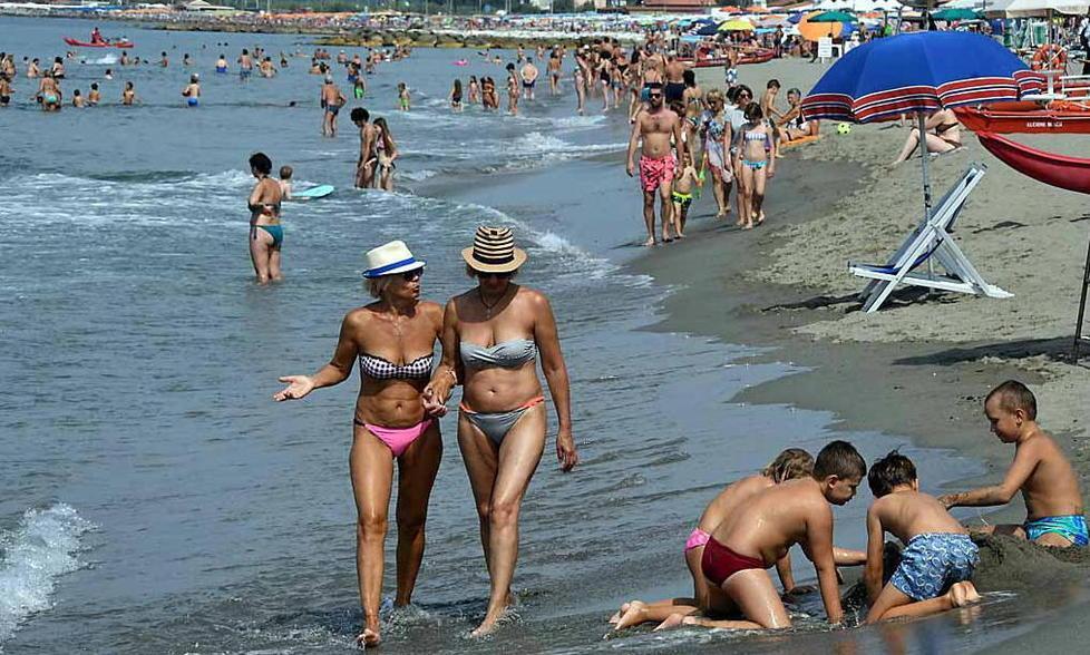 Premiazione di tappa per i primi tre in classifica 