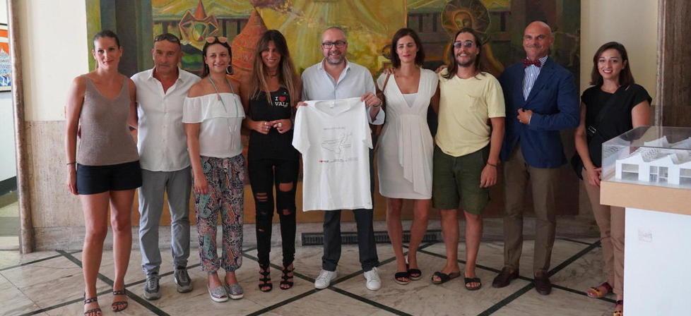 A nuoto per chilometri nello Stretto di Messina per difendere l’ambiente 