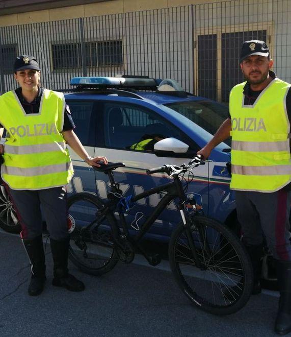 Imbocca contromano la Firenze-Mare in bicicletta: multato