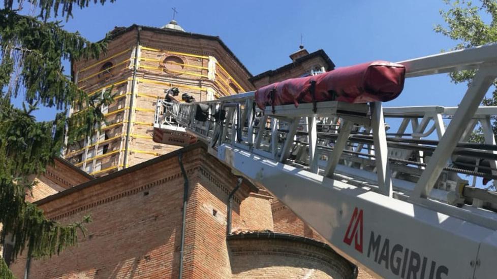 Un drone “atterra” sul convento