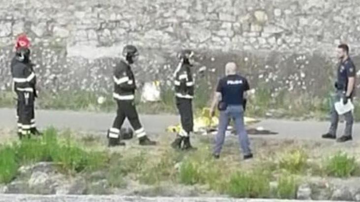 Uomo trovato morto lungo la pista ciclabile a Prato